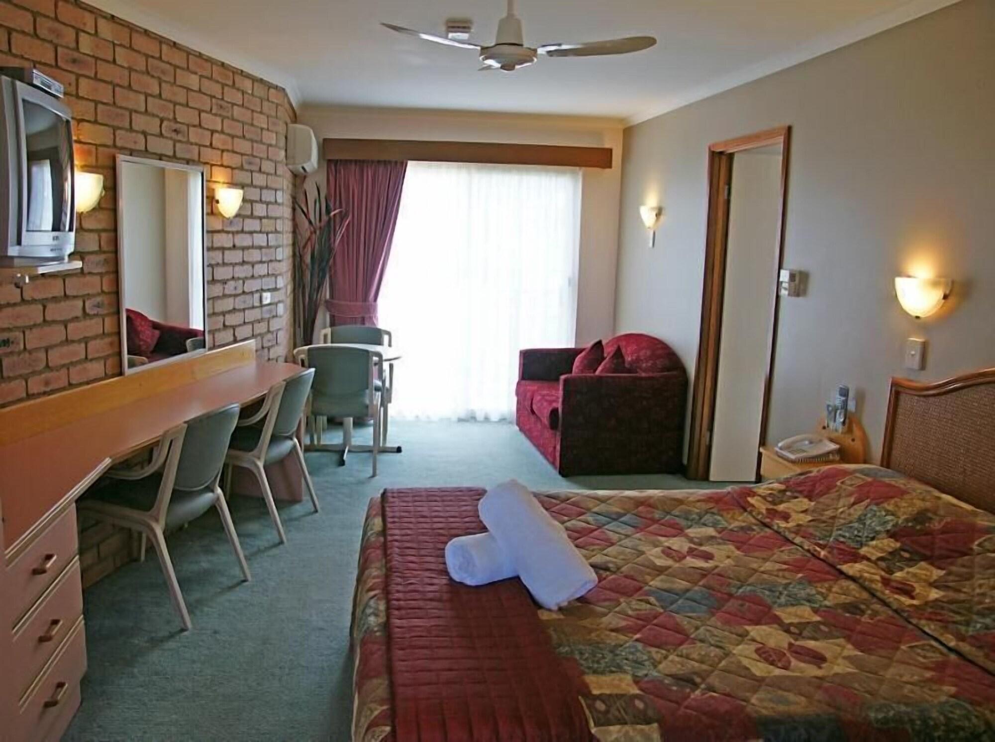 Sapphire Waters Motor Inn Меримбула Екстериор снимка