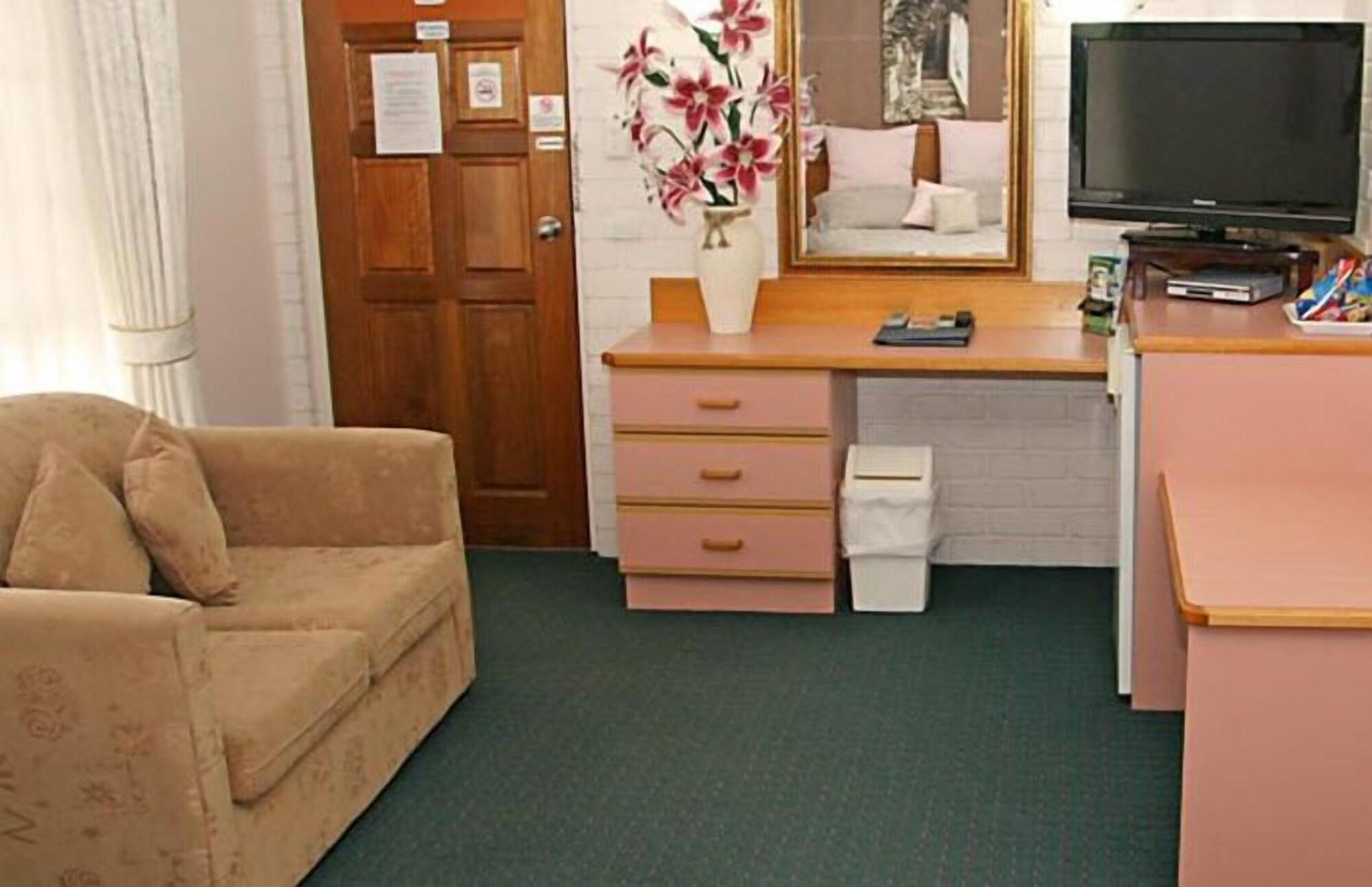 Sapphire Waters Motor Inn Меримбула Екстериор снимка